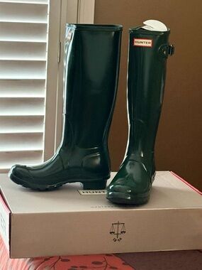 Hunter Women's Original Tall Gloss Rain Boots Size 6